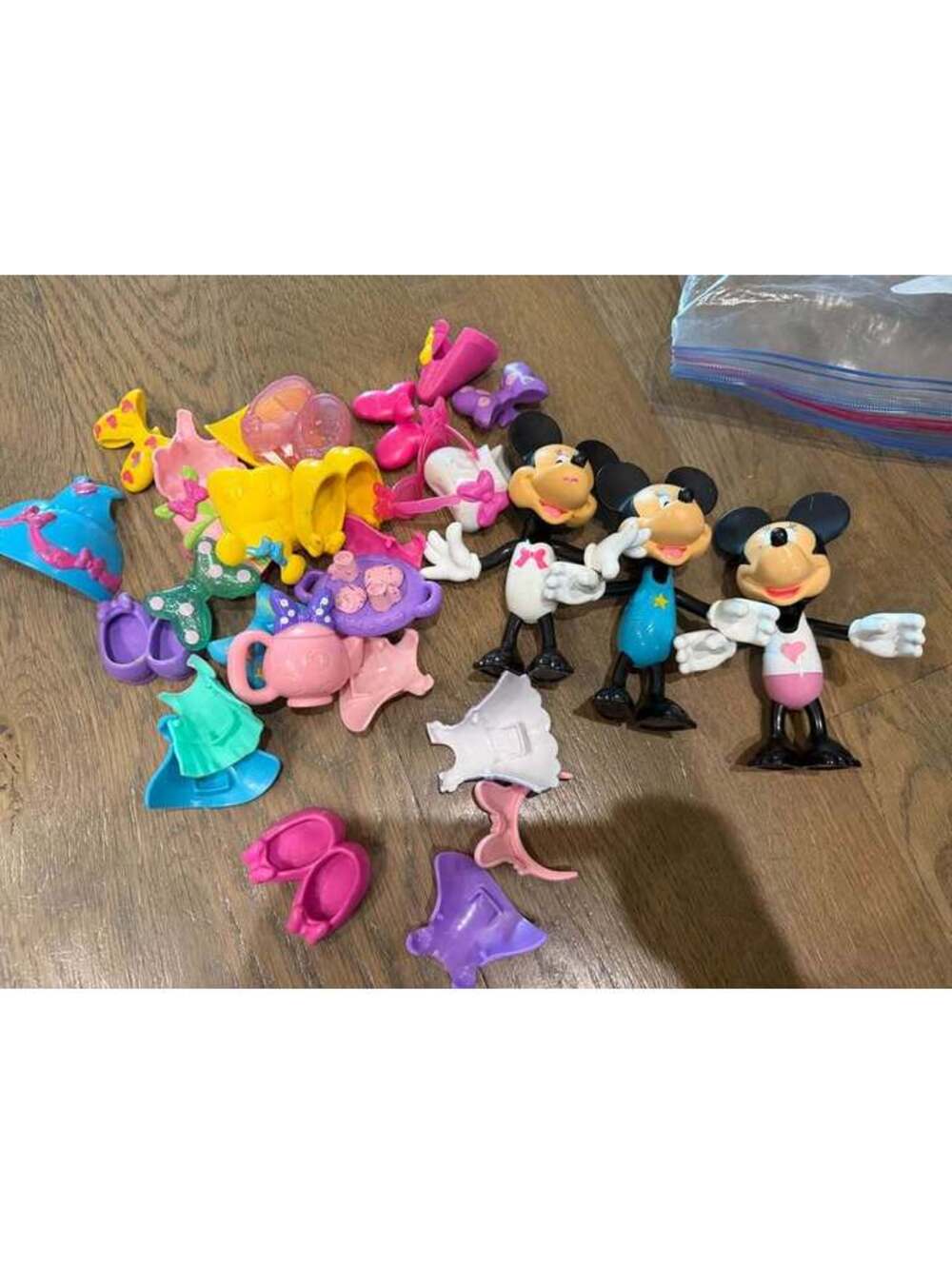 Disney Minnie Mouse Bow-Tique Snap 'n Pose Figures and Accessories Lot